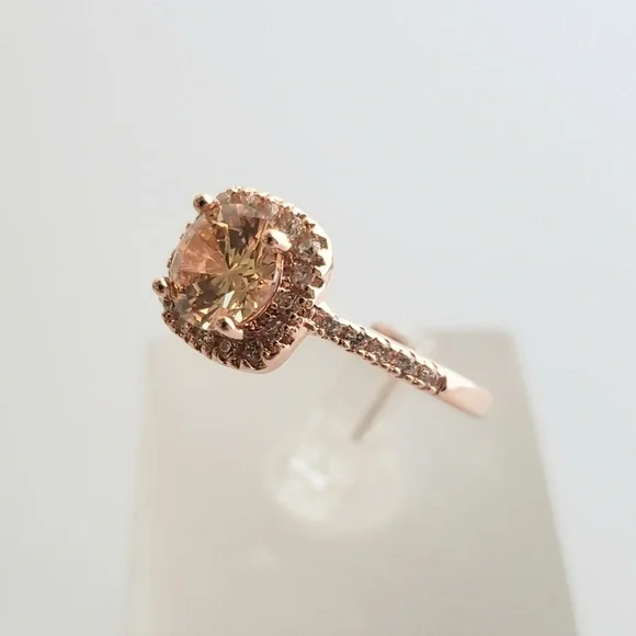18k Morganite Ring - Picture 3 of 8